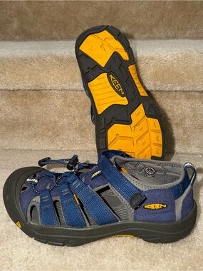 Keen Newport Navy Blue Gray Waterproof hiking Sport Sandals Yellow Soles size 6